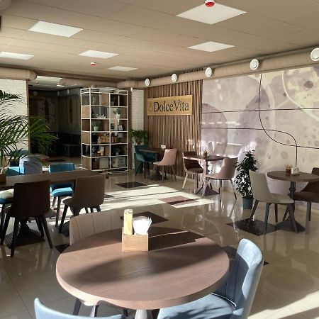 Apart-Hotel 24/7 Камианец-Подилский Екстериор снимка
