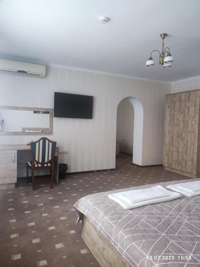 Apart-Hotel 24/7 Камианец-Подилский Екстериор снимка